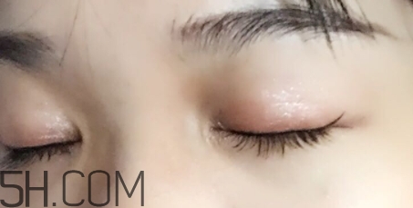 眼影可以當眉粉嗎？眼影和眉粉有什么區別