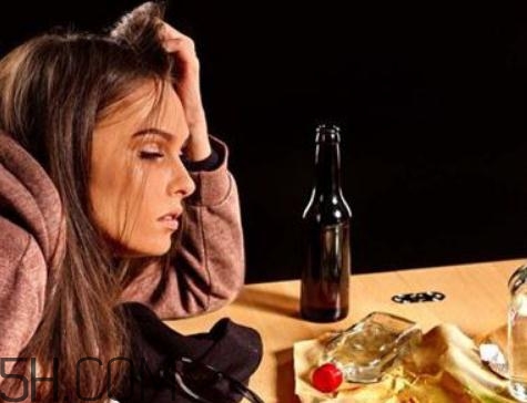 酒精肝是什么引起的？酒精肝是喝酒喝的嗎？