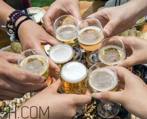 酒精肝是什么引起的？酒精肝是喝酒喝的嗎？