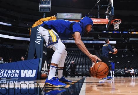 under armour curry 4 low勇士隊藍金配色會發售嗎？