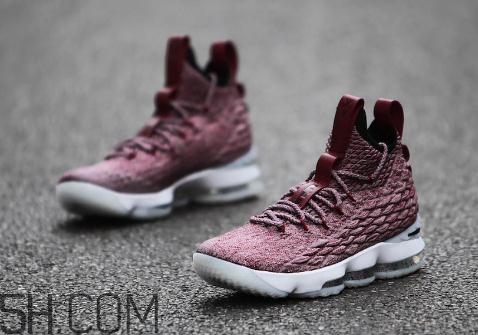 nike lebron 15 wine紅酒配色發(fā)售時間_多少錢？