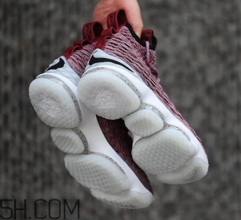 nike lebron 15 wine紅酒配色發(fā)售時間_多少錢？