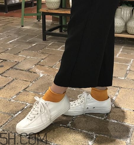 帆布鞋太硬怎么辦？帆布鞋太硬怎么軟化？