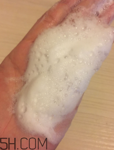 露得清綿密洗面奶怎么樣？露得清綿密洗面奶好用嗎？