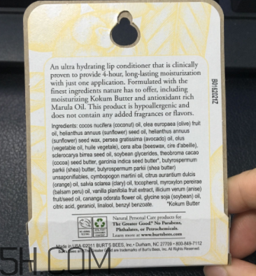 小蜜蜂細致修護唇膏很油嗎？夏天用合適嗎？
