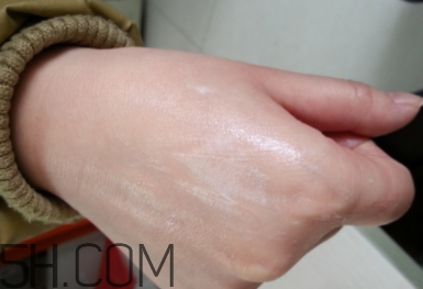 御泥坊黑玫瑰潔面乳怎么樣？御泥坊黑玫瑰潔面乳好用嗎？