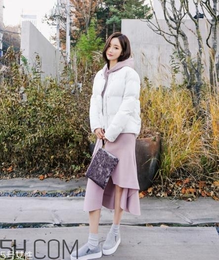 白色羽絨服怎么搭配？白色羽絨服搭配圖片