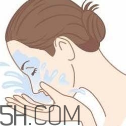 怎么用卸妝油不傷皮膚？卸妝油使用注意事項