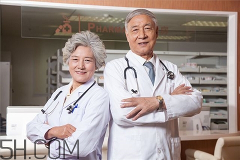 沙眼可以割雙眼皮嗎？沙眼可以做美瞳線嗎？