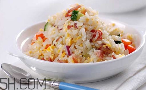 蛋炒飯怎么做讓每一顆米上都有蛋？蛋炒飯有什么營養