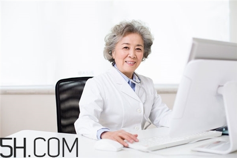 骨折用紅外線(xiàn)烤燈嗎？骨折做什么手術(shù)？