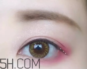 草莓紅口紅適合黃皮嗎？草莓紅口紅顯白嗎？