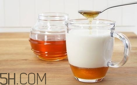 牛奶可以加蜂蜜嗎？蜂蜜加牛奶怎么樣？