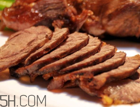 鹵牛肉為什么顏色發綠 鹵牛肉發綠光能吃嗎