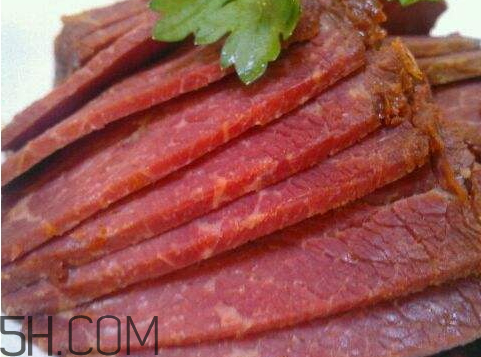鹵牛肉為什么顏色發綠 鹵牛肉發綠光能吃嗎