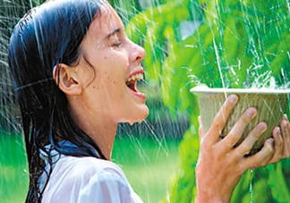 淋雨后要洗澡嗎？淋雨后不洗澡會(huì)怎么樣？