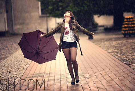 淋雨后要洗澡嗎？淋雨后不洗澡會怎么樣？