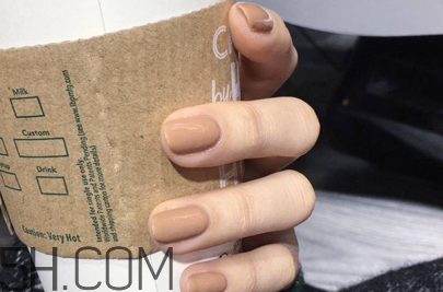 經常做美甲好不好？淺色美甲款式推薦