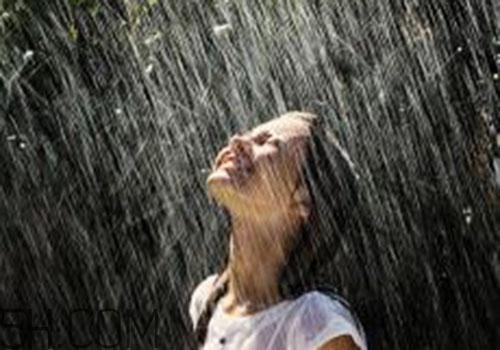 淋雨后會(huì)頭疼嗎？淋雨后頭疼怎么辦呢？