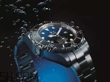 防水手表能帶著游泳嗎？防水手表可以泡溫泉嗎？