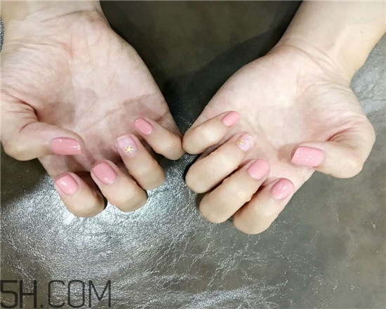 手指粗適合做什么美甲？美甲簡(jiǎn)單大方新款圖片