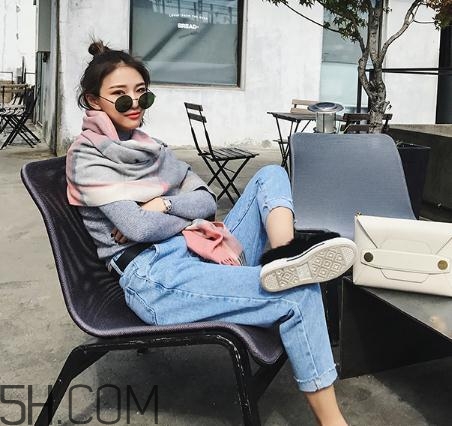 牛仔褲粘上502怎么辦？牛仔褲上的膠水怎么洗掉？