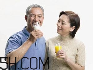 老人缺鈣有什么害處？老人如何補鈣？
