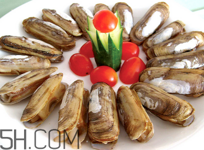 蟶子里面的黑色能吃嗎？蟶子為什么一撒鹽就出來(lái)？