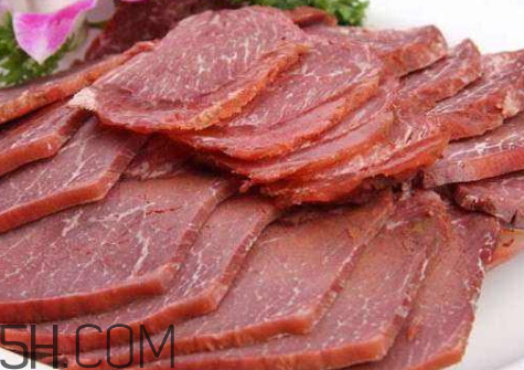 臘牛肉臭了還能吃嗎 臘牛肉有點發霉還能吃嗎