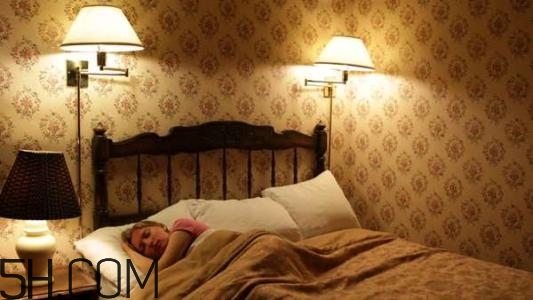 睡覺不關燈的危害有哪些？如何正確的睡個美容覺？