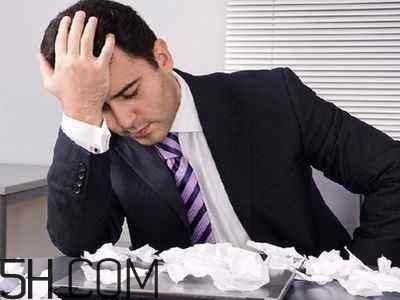 焦慮癥的表現(xiàn)是怎樣的？焦慮癥對身體有什么危害？