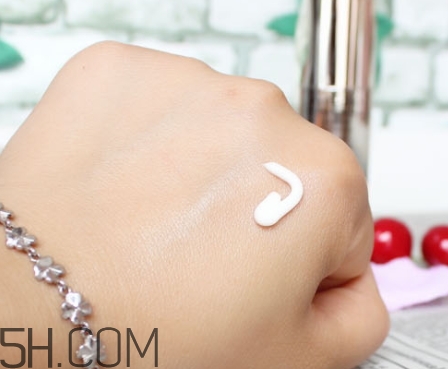 百優眼霜和sk2眼霜哪個好？百優眼霜和sk2眼霜對比