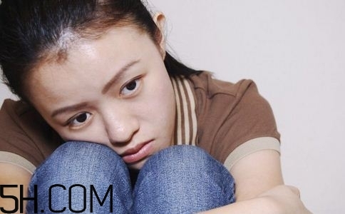 焦慮癥為什么要剃頭發(fā)？頭發(fā)對焦慮癥的影響有多少？