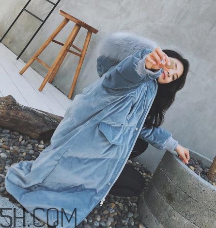 羽絨服面料錦綸和聚酯纖維哪個好？羽絨服軟的好還是硬的好？