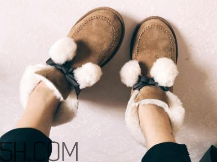 ugg雪地靴要穿襪子嗎？ugg是光腳穿嗎？