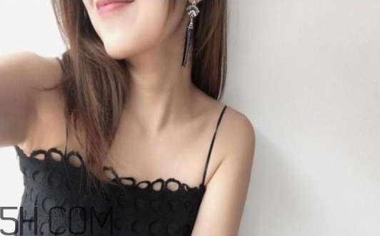 毛球耳環適合什么臉型 毛球耳環搭配什么衣服