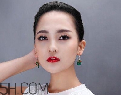 毛球耳環適合什么臉型 毛球耳環搭配什么衣服