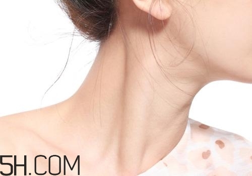 食道癌由什么原因引起的？食道癌晚期有什么癥狀？