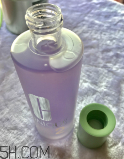 倩碧爽膚水哪個(gè)不含酒精？哪個(gè)適合敏感皮？
