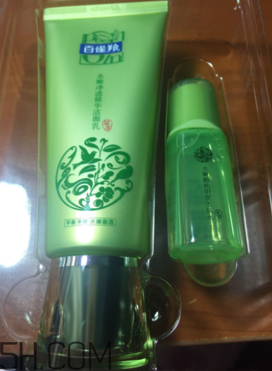 百雀羚泡沫潔面乳洗后緊繃嗎？適合干皮嗎？