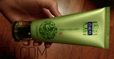 百雀羚泡沫潔面乳洗后緊繃嗎？適合干皮嗎？