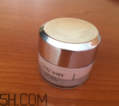 Olay素顏眼霜油不油？適合什么膚質？