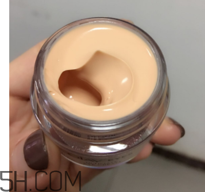 Olay素顏眼霜油不油？適合什么膚質？