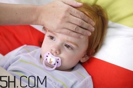 小兒肺炎的癥狀表現有哪些？小兒肺炎應該怎么治療？