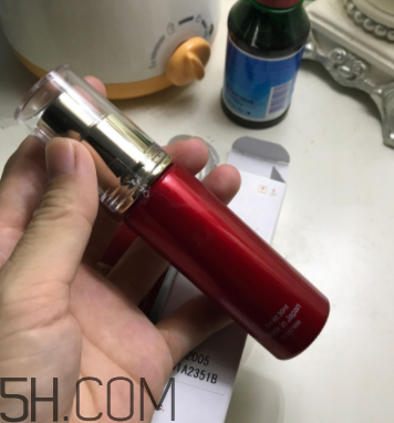 Olay小臉精華露適合什么季節用？什么膚質？