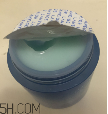 蘭芝睡眠面膜油不油？適合什么膚質？