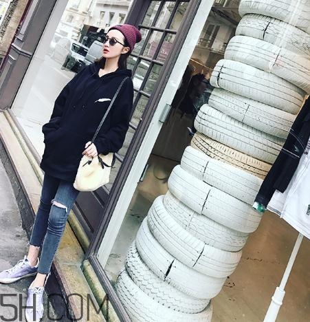 黑色衣服被漂白水弄壞怎么復原？黑色衣服被84燒黃了怎么辦？