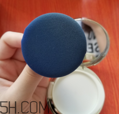 sum37空氣感氣墊霜浮粉嗎？適合油皮嗎？