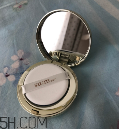 sum37空氣感氣墊霜浮粉嗎？適合油皮嗎？