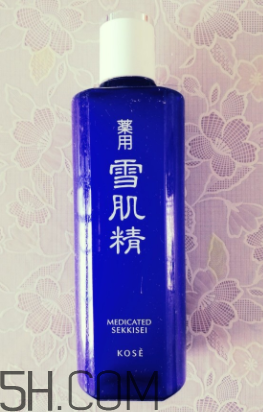 雪肌精化妝水適合干皮嗎？適合痘肌嗎？